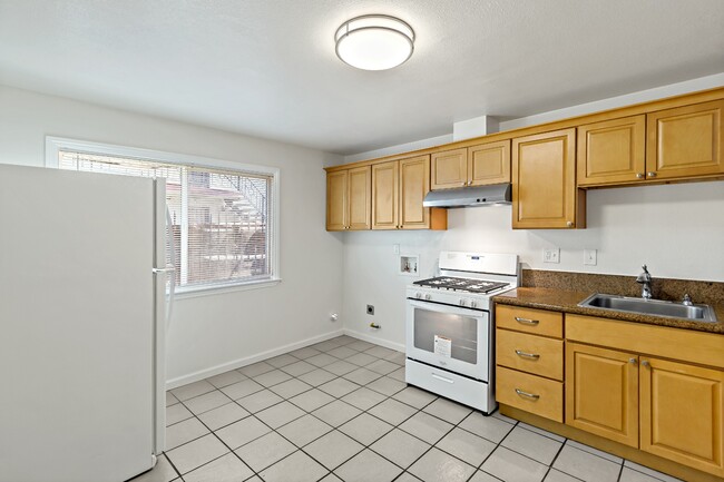 Building Photo - 10582 Topanga Dr Rental