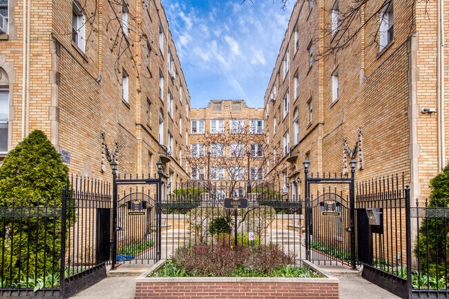 Photo - 844 W Ainslie St Condo Unit J3