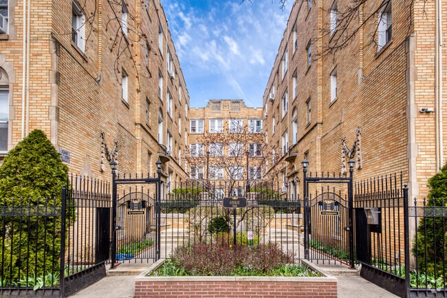 Building Photo - 844 W Ainslie St Rental