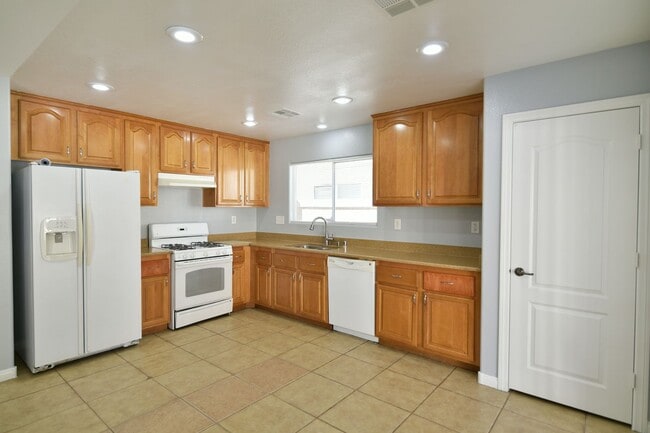 Photo - Spacious 4Bed/2Bath/2Car Home located in North Las Vegas w/ Pool!