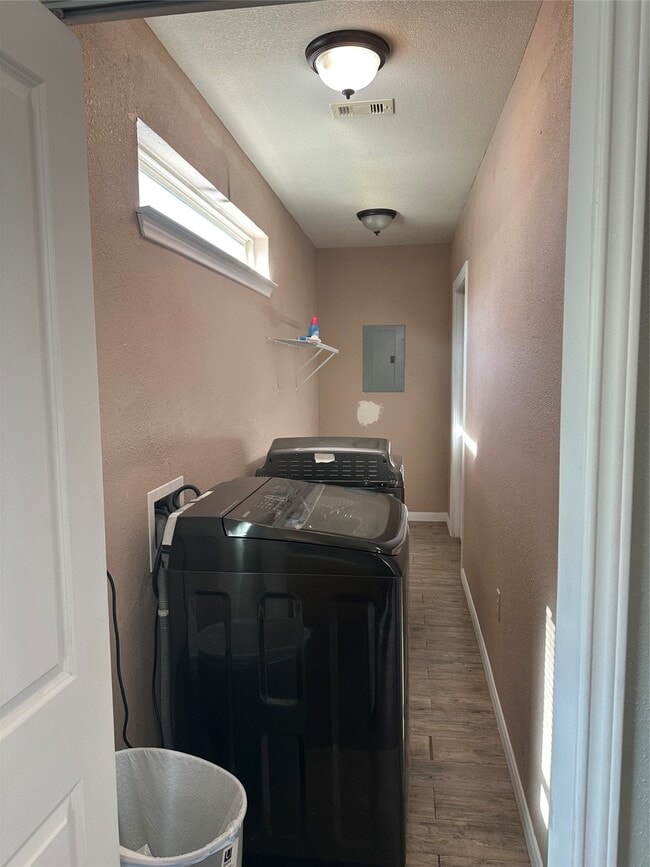 Building Photo - 18445 Emerald Forest Dr