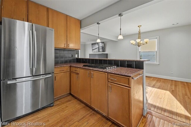 Photo - 758 Chester St