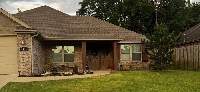 Photo - 3111 S J St