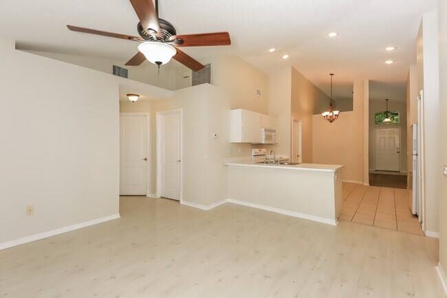 Photo - 402 Sonoma Dr