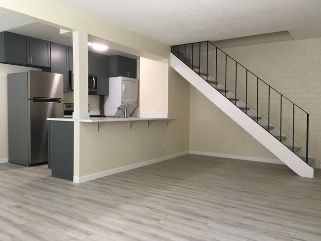 Nicely upgraded 2 Bedroom/1 Bathroom Condo... - Nicely upgraded 2 Bedroom/1 Bathroom Condo... Unit # 3