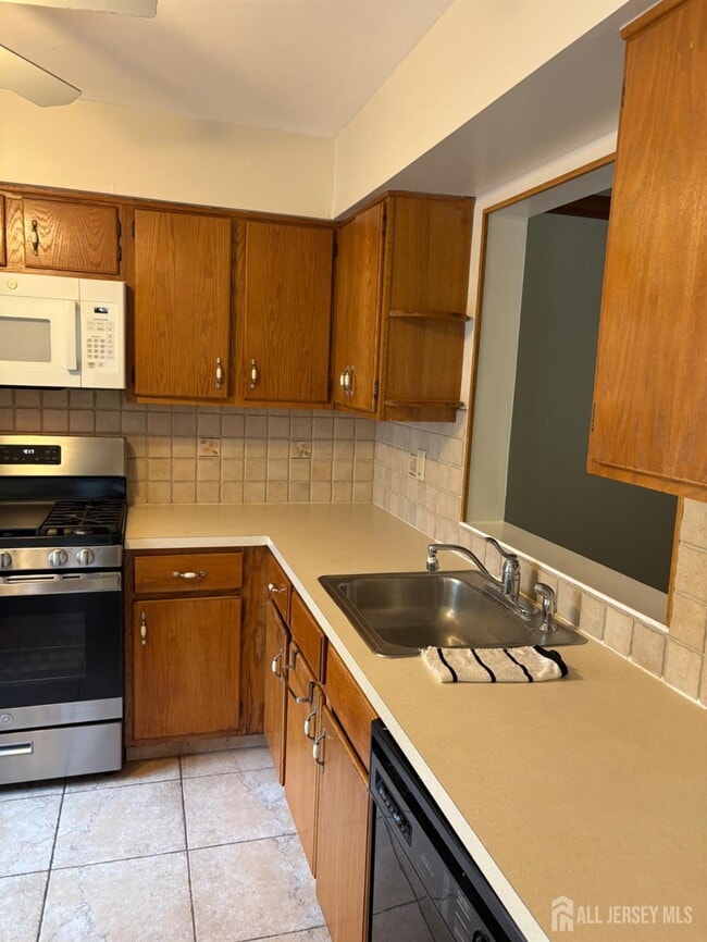 Photo - 1112 Schmidt Ln