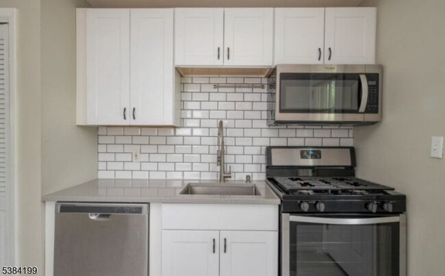 Building Photo - 83 Chestnut St Rental
