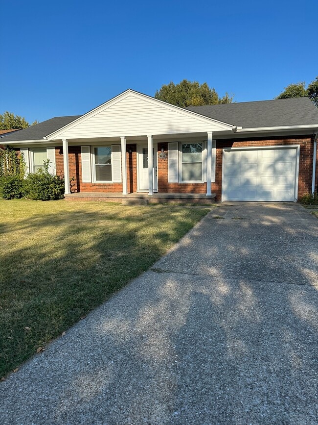 Building Photo - 3437 Queens Way
