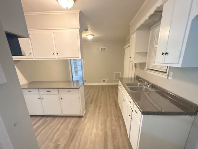 Photo - 3120 Beauchamp Dr