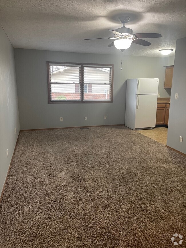 Building Photo - 2700 E Phylbeck Ave Unit 3 Rental