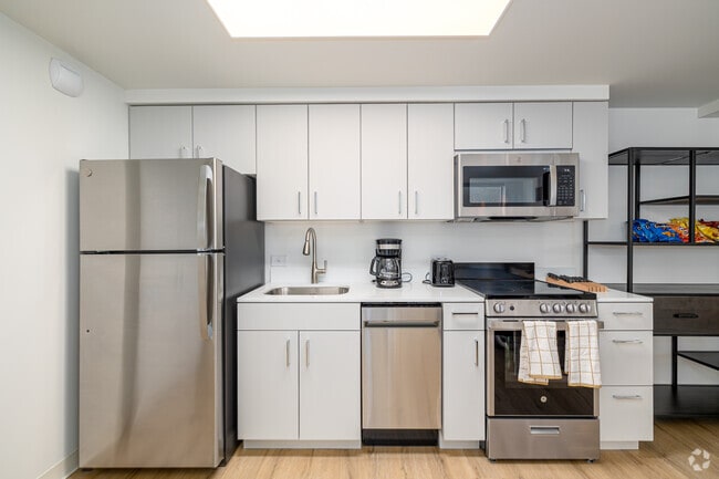 2BR, 1BA - 675SF - Kitchen