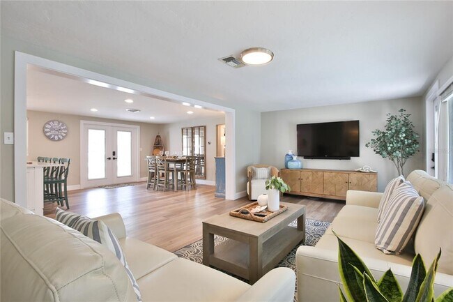 211 Island Cir
