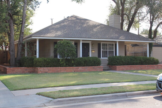 Building Photo - 2623 27th St Rental