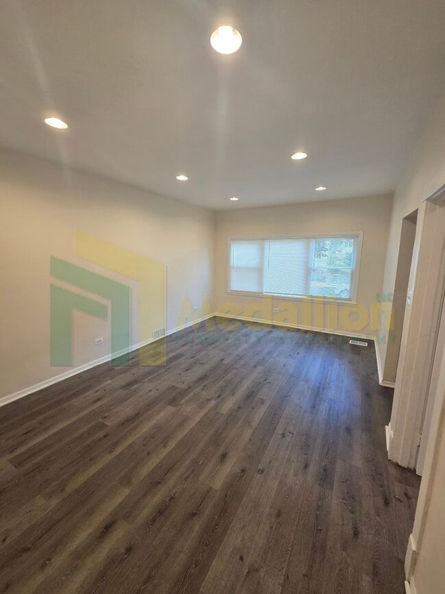 Photo - Spacious 3-Bedroom Home with Modern Update...