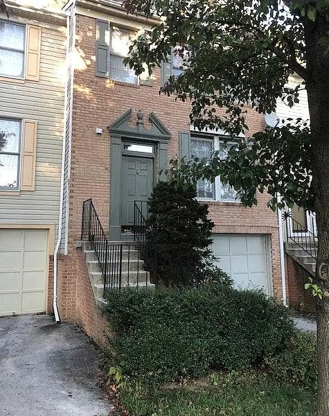 Photo - 430 Woodhill Dr House