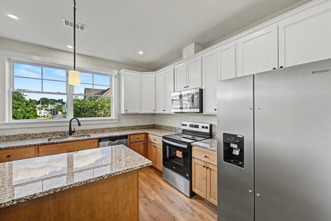 Photo - 212 Hull Ave