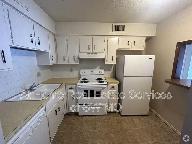 Building Photo - 933 S Wildan Ave Unit Apt #26