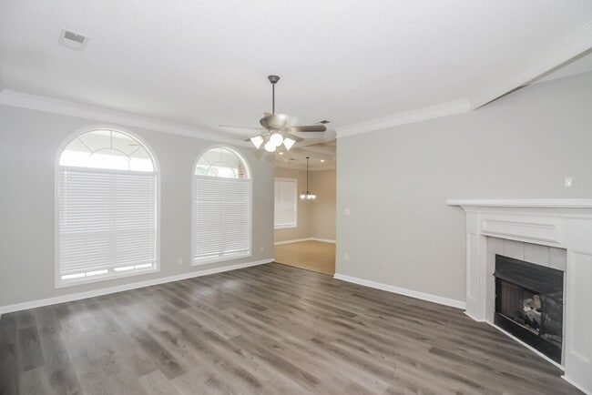 Photo - 7201 Arcastle Loop W