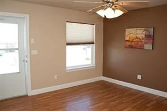 Photo - 3 Bedroom 2 Bath home with 2 car garage in Belgrade.
