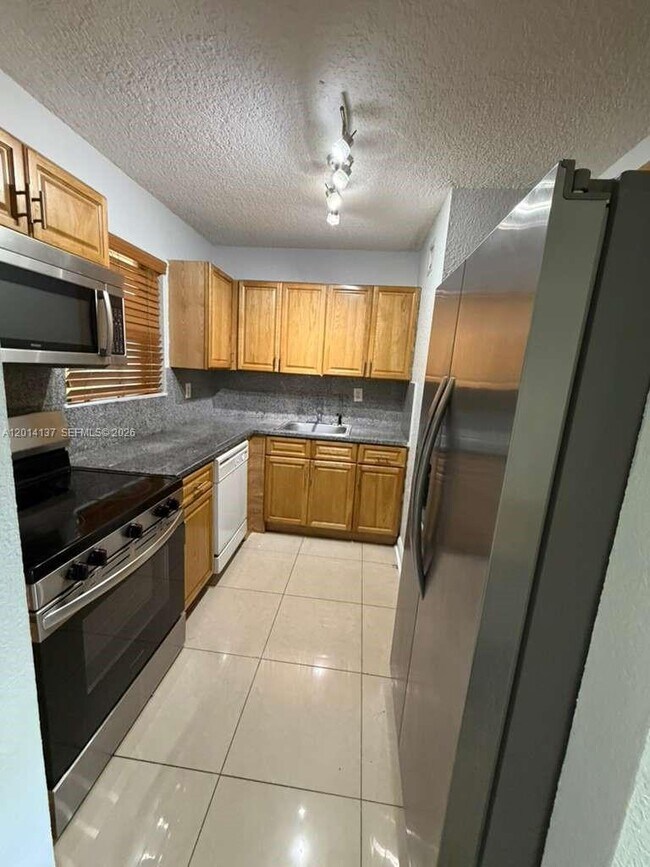 Building Photo - 575 W 69th St Unit 203