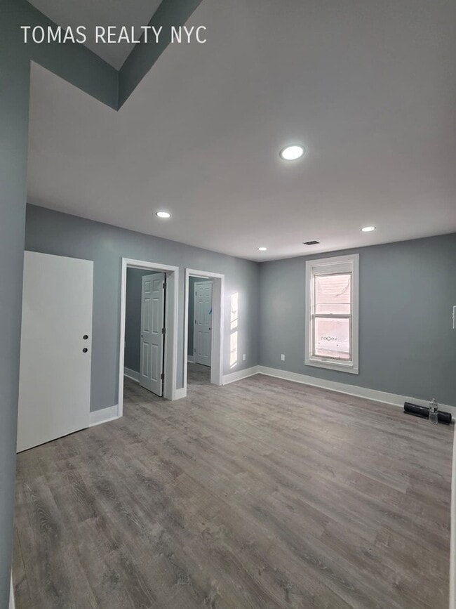 Photo - 243 Woodworth Ave Unit 3l