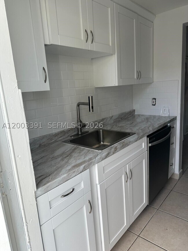 360 Meridian Ave Unidad 4C