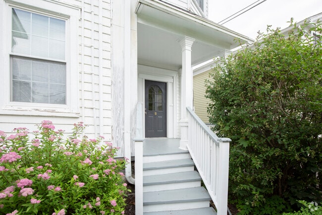 Building Photo - 23 Livingston St Unit B Rental