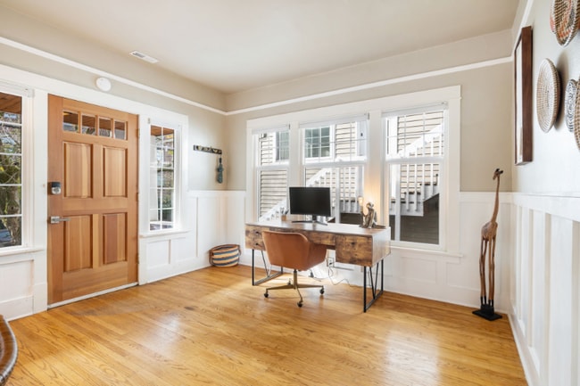 Photo - 720 NE 47th St