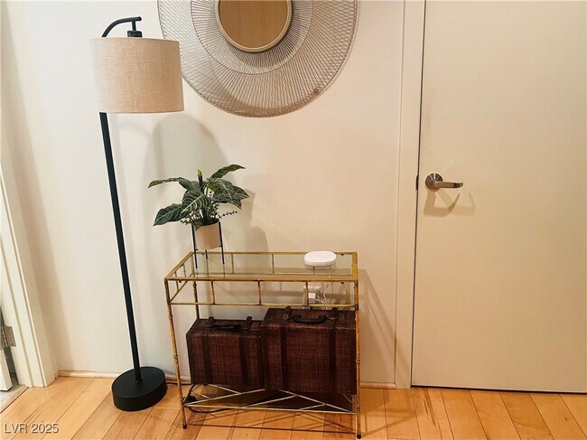 Photo - 353 E Bonneville Ave Unidad 573