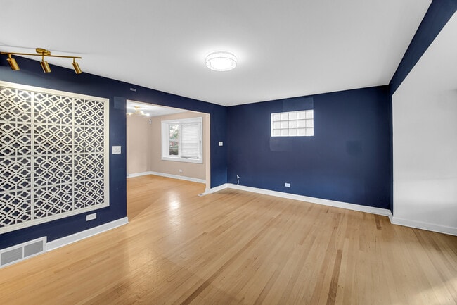 Photo - 8555 S Paulina St