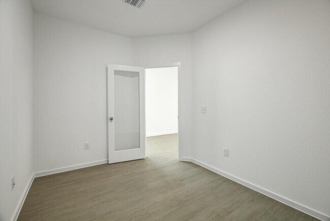 Photo - 519 Louis Ln