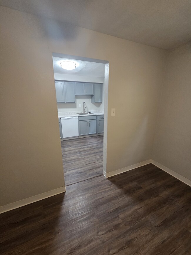 Sleepy Hollow Townhomes - Sleepy Hollow Townhomes