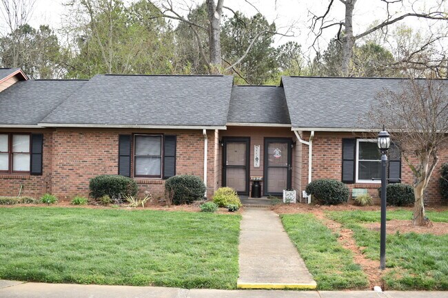 Photo - 141 Glenwood Dr Unit B