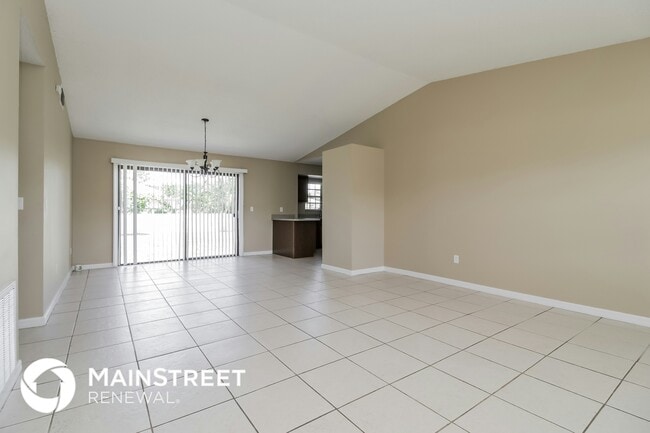 Photo - 59 Emerson Dr NW