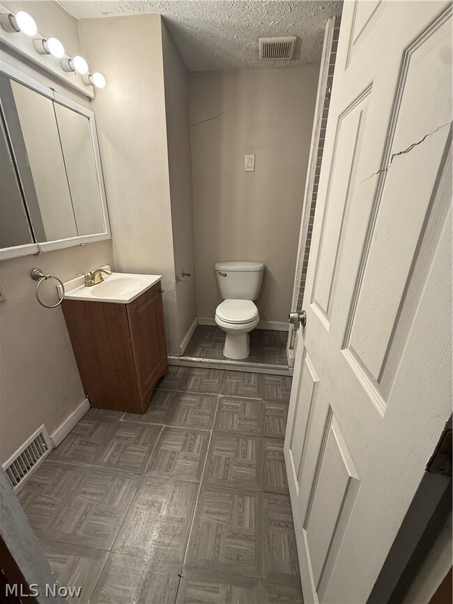 Photo - 805 Carpenter St