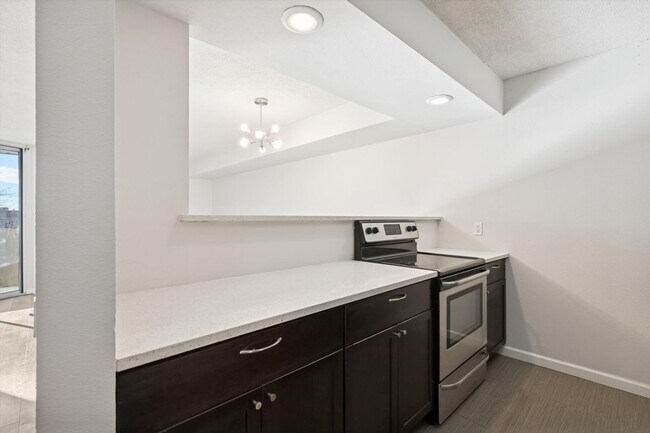 Photo - 601 W 11th Ave