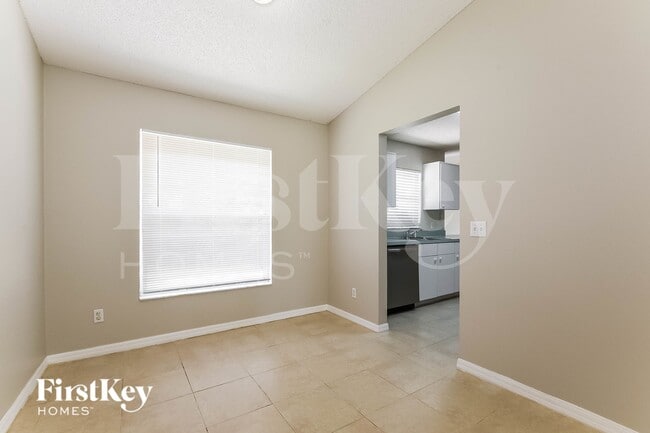 Photo - 882 Trumbull St