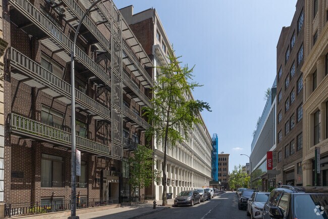 Photo - The Cast Iron Building