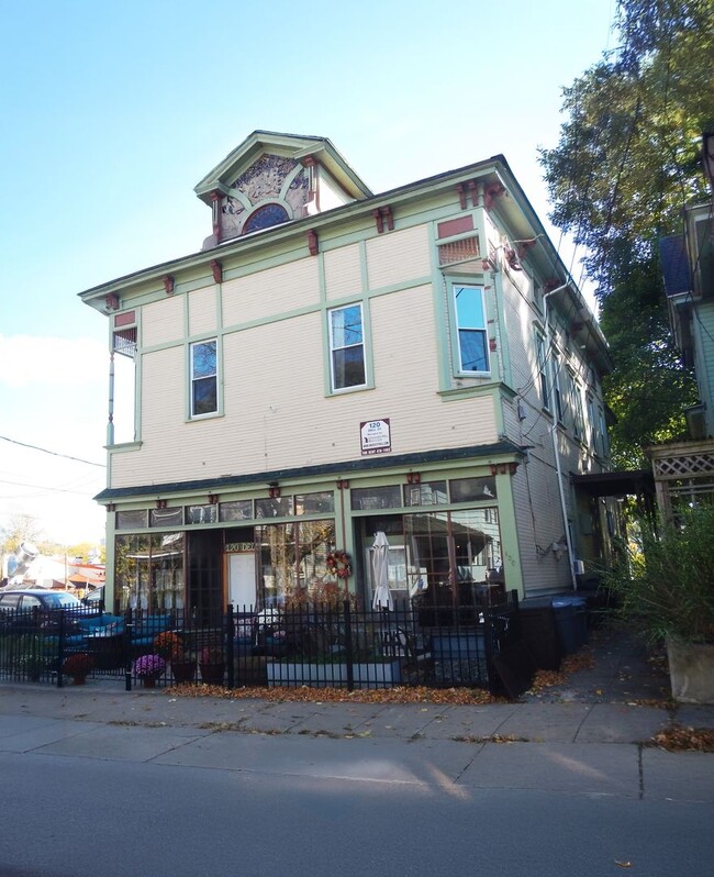 Building Photo - 120 Dell St Unit Dell 120.2E