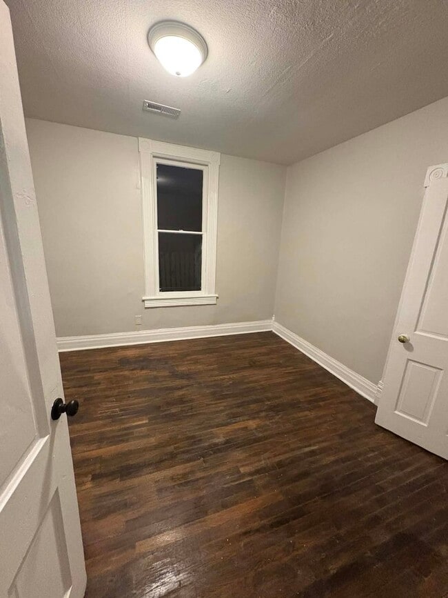 Photo - 3129-3131 N Wellington PL Unidad 3131 N Wellington Pl