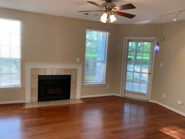 Fireplace - 20303 Beechwood Ter Unit 103