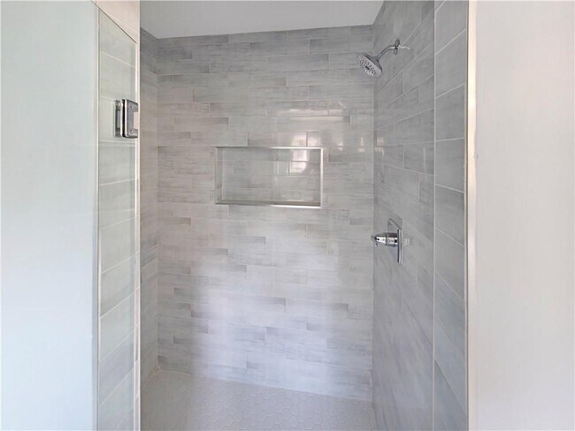 Photo - 136 Crumley St SE