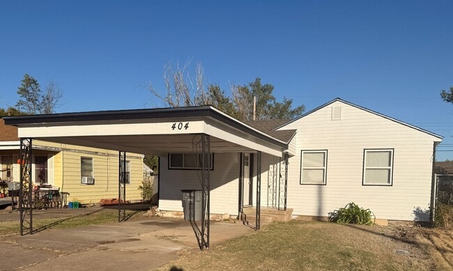 Building Photo - 404 SW 24th St