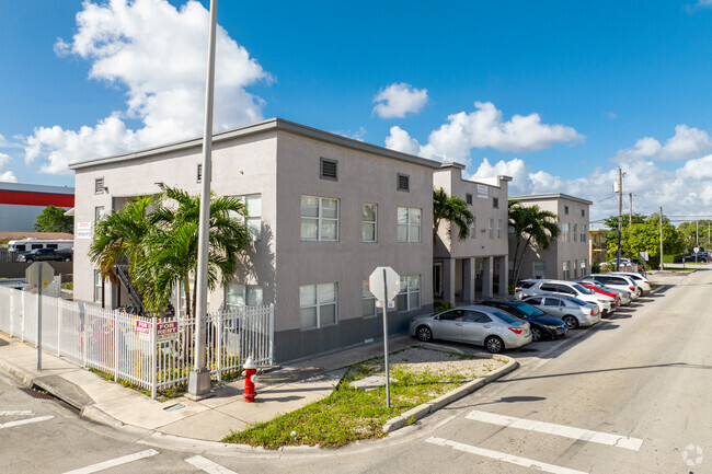 Building Photo - Cabana Rental