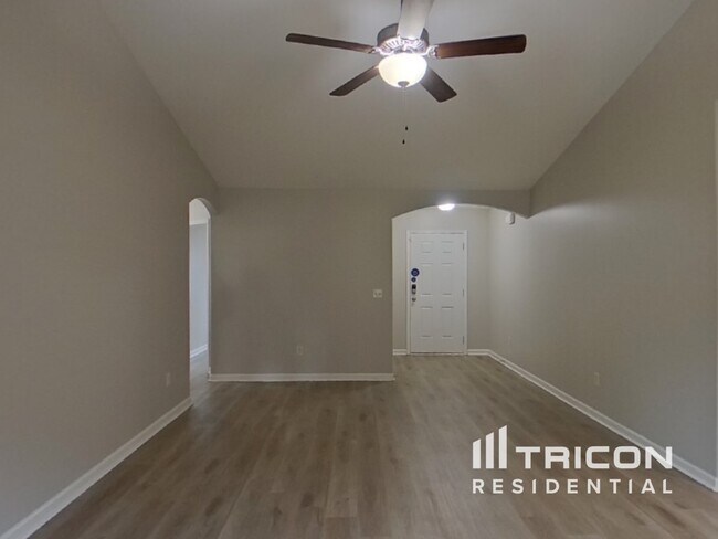 Photo - 205 Terilyn Ct