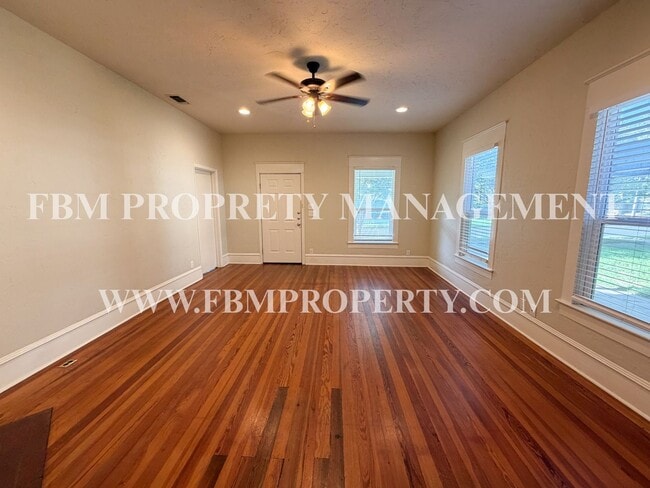 Photo - 604 W Knox St