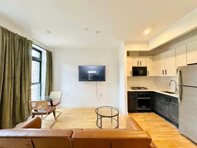 Building Photo - Furnished room/NOT APARTMENT Unit 1