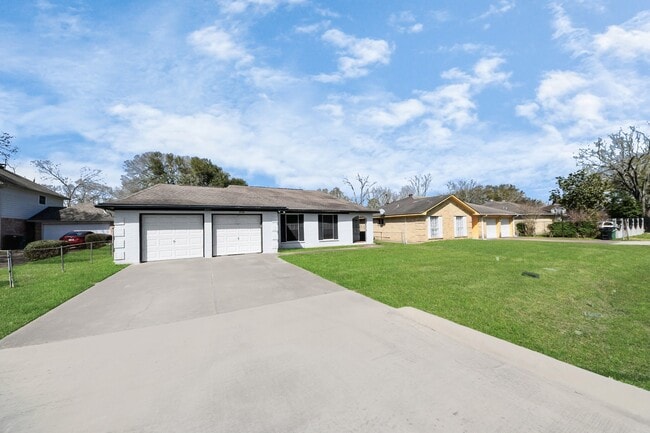 Photo - 8105 Lanham Ln