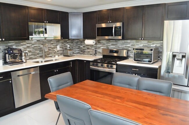 Building Photo - 370 SW 14th St Rental