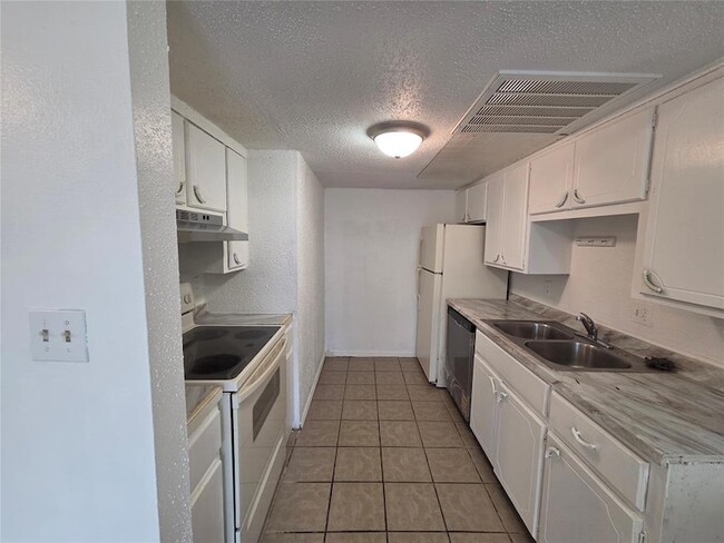 Photo - 401 SE 12th St Unidad 156